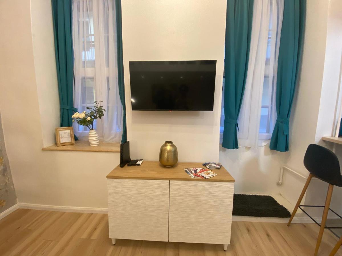 Goldart Design Apartment In The Heart Of Budapeşte Dış mekan fotoğraf