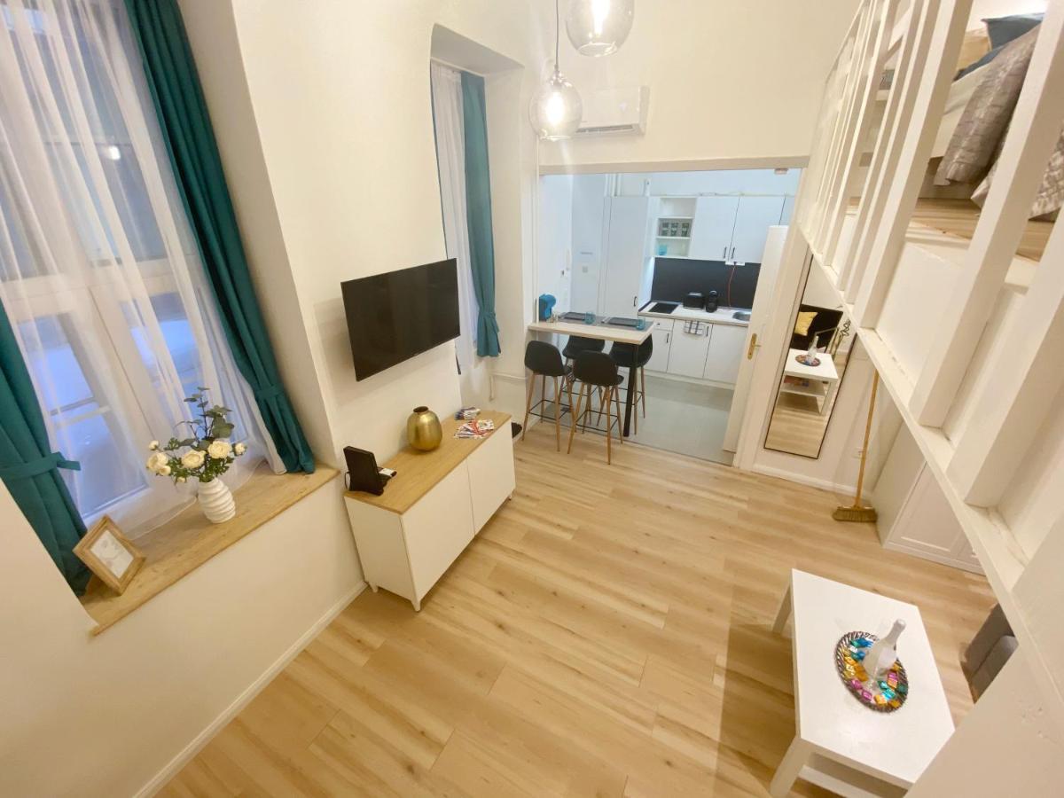 Goldart Design Apartment In The Heart Of Budapeşte Dış mekan fotoğraf