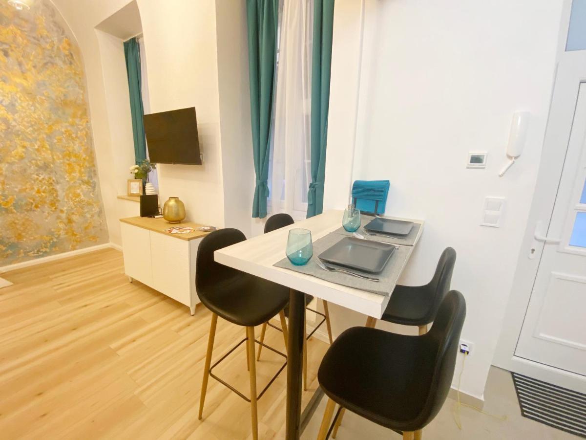 Goldart Design Apartment In The Heart Of Budapeşte Dış mekan fotoğraf